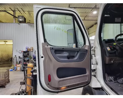 FREIGHTLINER CASCADIA 2018-2025 DOOR ASSEMBLY, FRONT