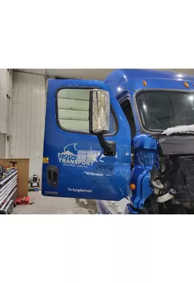 FREIGHTLINER CASCADIA 2018-2025 DOOR ASSEMBLY, FRONT