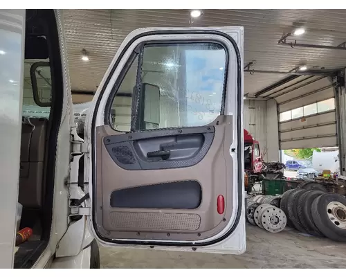 FREIGHTLINER CASCADIA 2018-2025 DOOR ASSEMBLY, FRONT