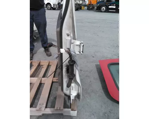 FREIGHTLINER CASCADIA 2018-2025 DOOR ASSEMBLY, FRONT