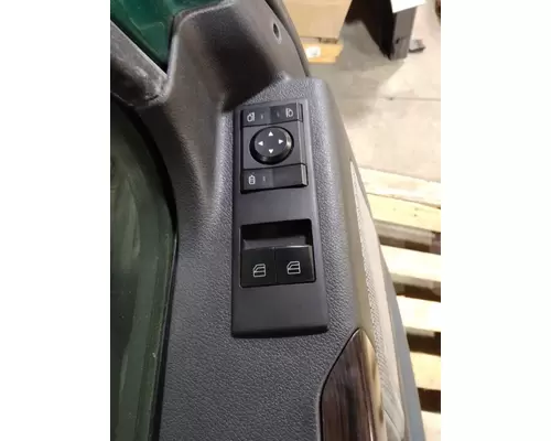 FREIGHTLINER CASCADIA 2018-2025 DOOR ASSEMBLY, FRONT