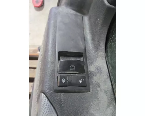 FREIGHTLINER CASCADIA 2018-2025 DOOR ASSEMBLY, FRONT