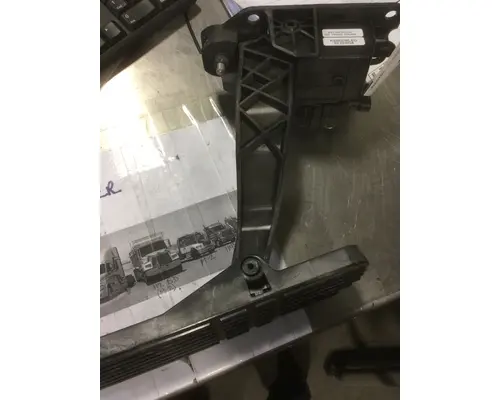 FREIGHTLINER CASCADIA ACCELERATOR PARTS