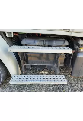 FREIGHTLINER CASCADIA BATTERY BOX