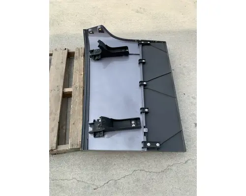 FREIGHTLINER CASCADIA BODY PARTS