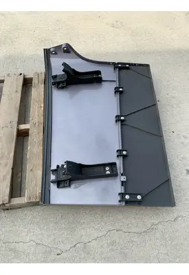 FREIGHTLINER CASCADIA BODY PARTS