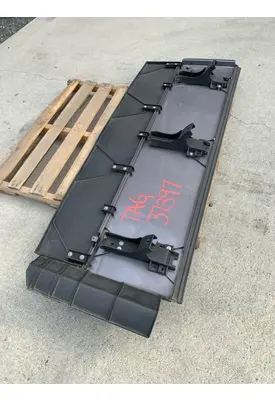 FREIGHTLINER CASCADIA BODY PARTS