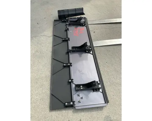 FREIGHTLINER CASCADIA BODY PARTS