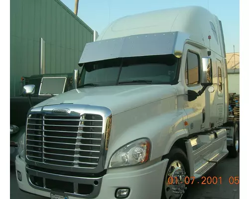 FREIGHTLINER CASCADIA CAB CLIP