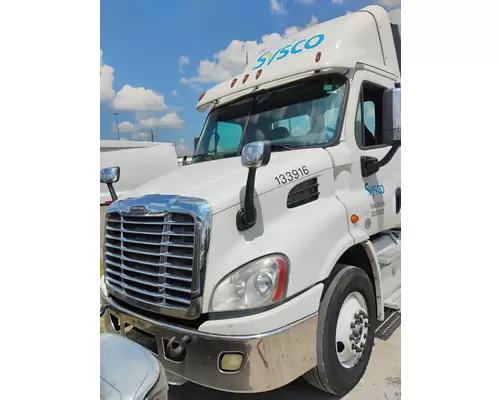 FREIGHTLINER CASCADIA CAB CLIP