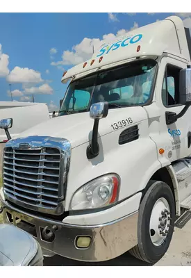 FREIGHTLINER CASCADIA CAB CLIP