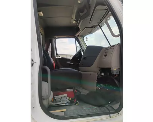FREIGHTLINER CASCADIA CAB CLIP