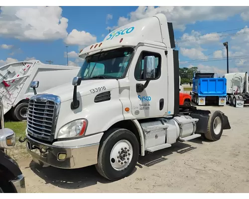 FREIGHTLINER CASCADIA CAB CLIP