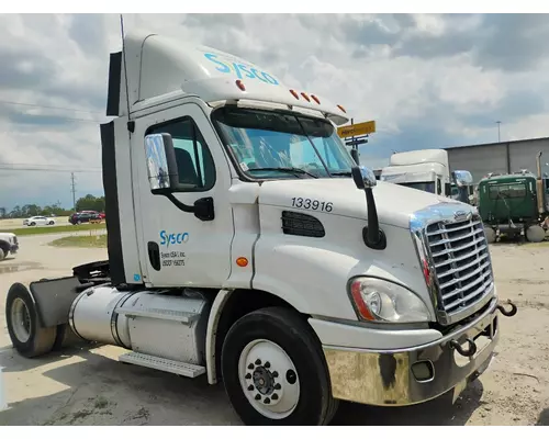 FREIGHTLINER CASCADIA CAB CLIP