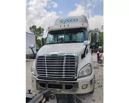 FREIGHTLINER CASCADIA CAB CLIP