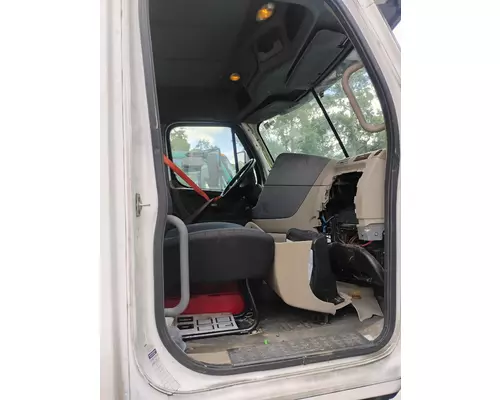 FREIGHTLINER CASCADIA CAB CLIP