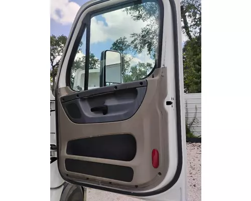 FREIGHTLINER CASCADIA CAB CLIP