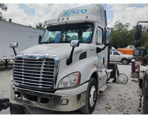 FREIGHTLINER CASCADIA CAB CLIP