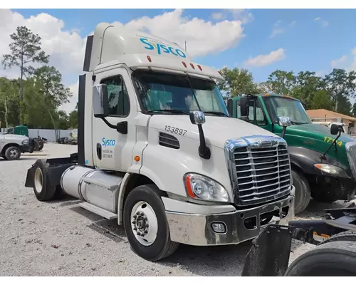 FREIGHTLINER CASCADIA CAB CLIP
