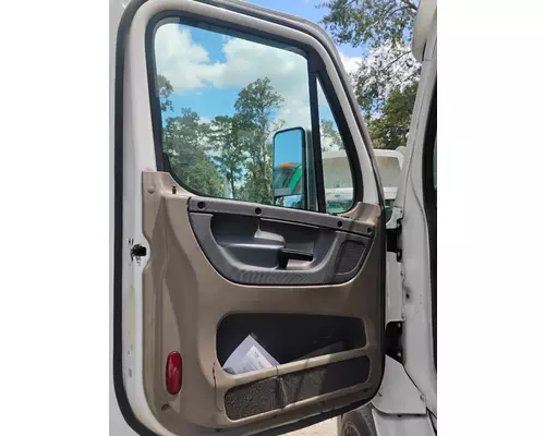 FREIGHTLINER CASCADIA CAB CLIP