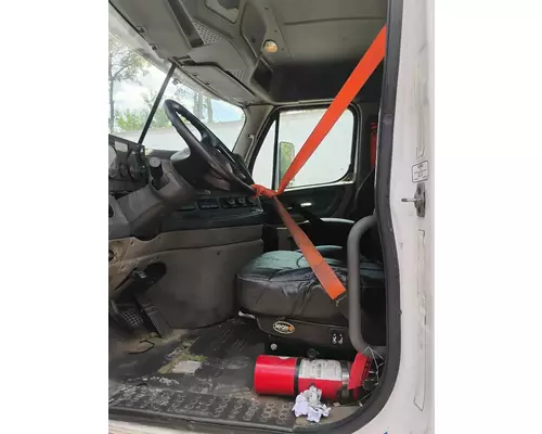 FREIGHTLINER CASCADIA CAB CLIP