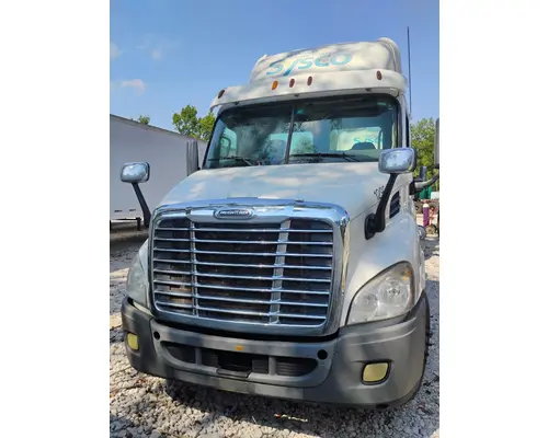 FREIGHTLINER CASCADIA CAB CLIP