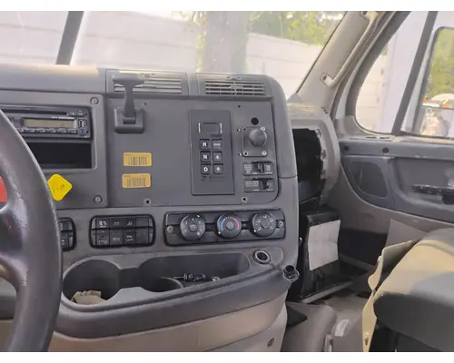 FREIGHTLINER CASCADIA CAB CLIP