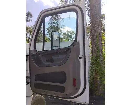 FREIGHTLINER CASCADIA CAB CLIP