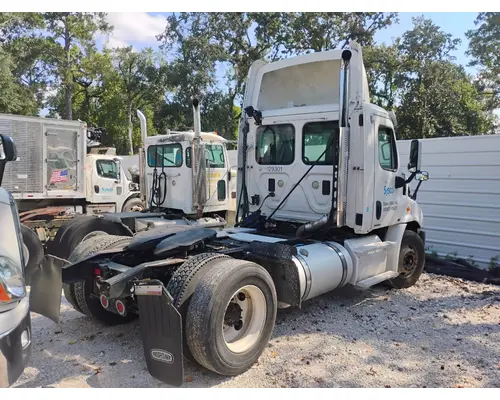 FREIGHTLINER CASCADIA CAB CLIP