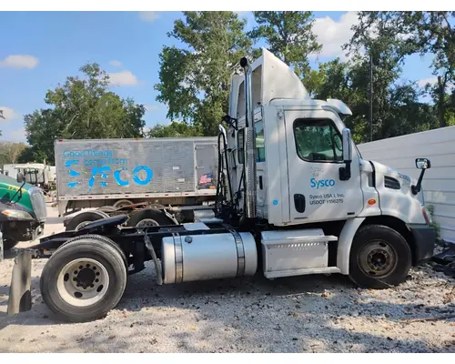 FREIGHTLINER CASCADIA CAB CLIP