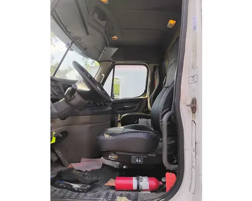FREIGHTLINER CASCADIA CAB CLIP
