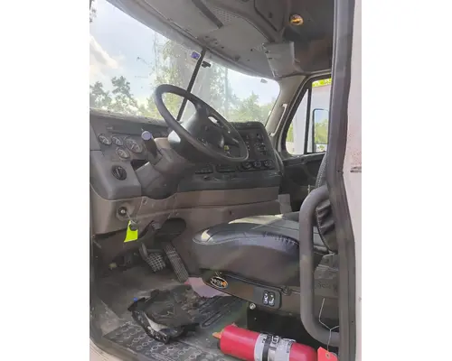 FREIGHTLINER CASCADIA CAB CLIP