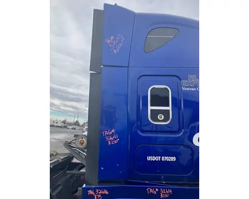 FREIGHTLINER CASCADIA CAB EXTENDER