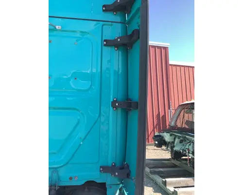 FREIGHTLINER CASCADIA CAB EXTENDER