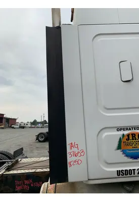 FREIGHTLINER CASCADIA CAB EXTENDER