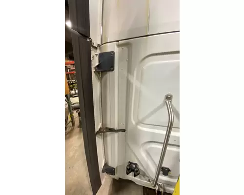 FREIGHTLINER CASCADIA CAB