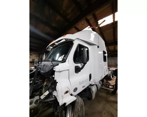 FREIGHTLINER CASCADIA CAB