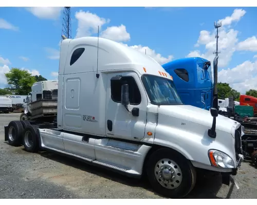 FREIGHTLINER CASCADIA Cab Clip