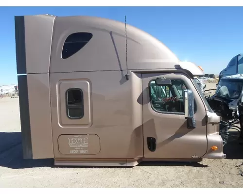 FREIGHTLINER CASCADIA Cab Clip