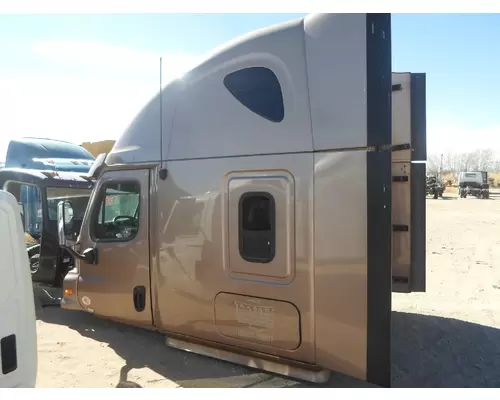 FREIGHTLINER CASCADIA Cab Clip