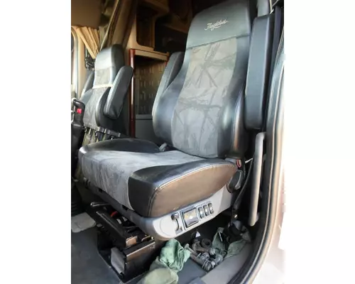 FREIGHTLINER CASCADIA Cab Clip