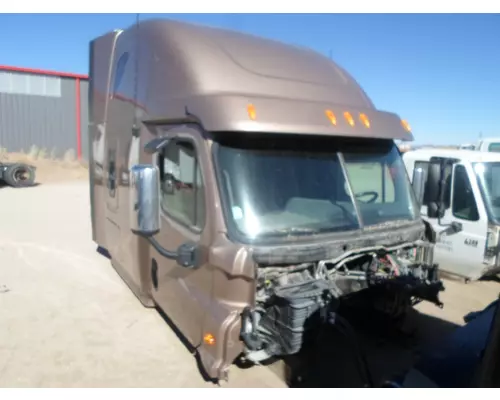 FREIGHTLINER CASCADIA Cab Clip