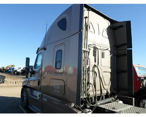 FREIGHTLINER CASCADIA Cab Clip