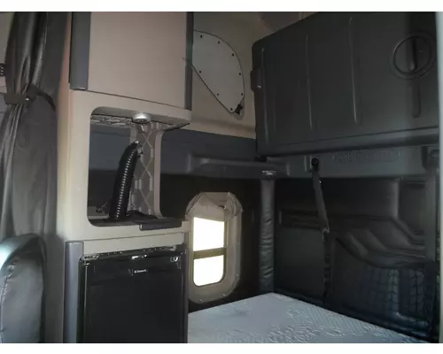 FREIGHTLINER CASCADIA Cab Clip