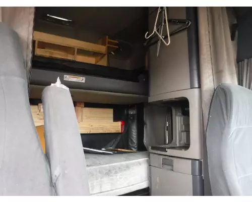 FREIGHTLINER CASCADIA Cab Clip