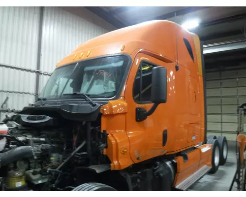 FREIGHTLINER CASCADIA Cab Clip