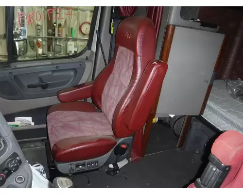 FREIGHTLINER CASCADIA Cab Clip