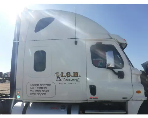 FREIGHTLINER CASCADIA Cab Clip