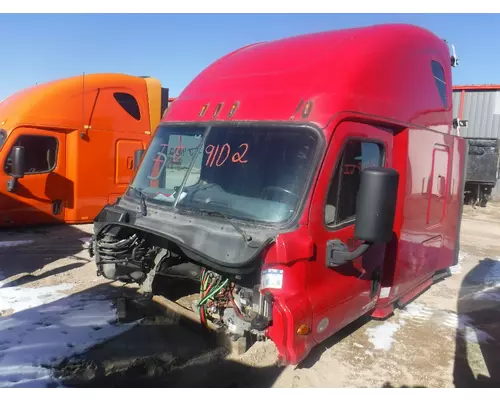 FREIGHTLINER CASCADIA Cab Clip