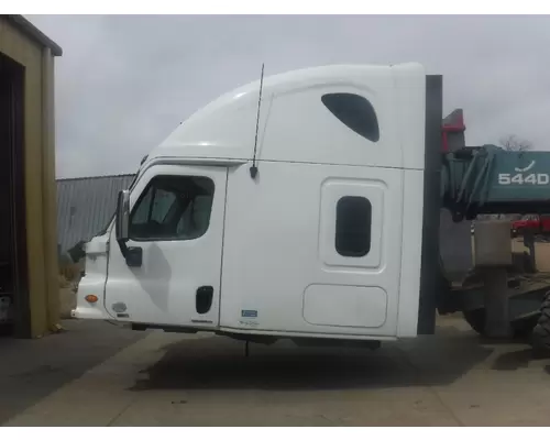 FREIGHTLINER CASCADIA Cab Clip